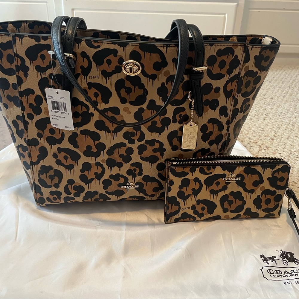 Turn lock Coach tote with matching wallet